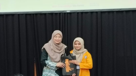 Mahasiswa Jurnalistik FISIP UHO Raih Best Presenter pada Seminar Regional di Malaysia